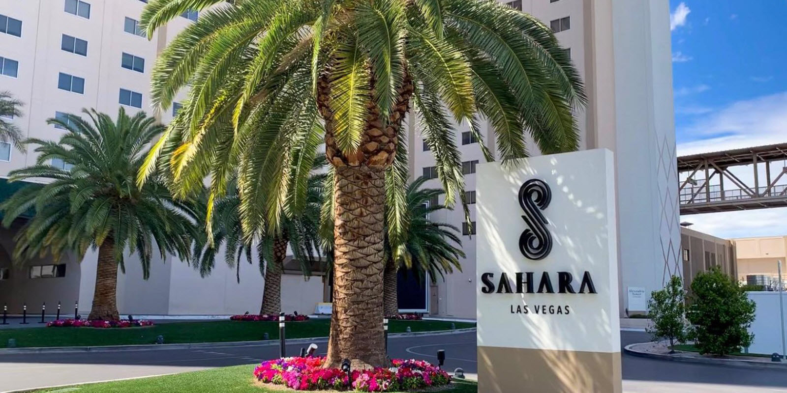 Outdoor image of the SAHARA Las vegas building with palm tree by the sign