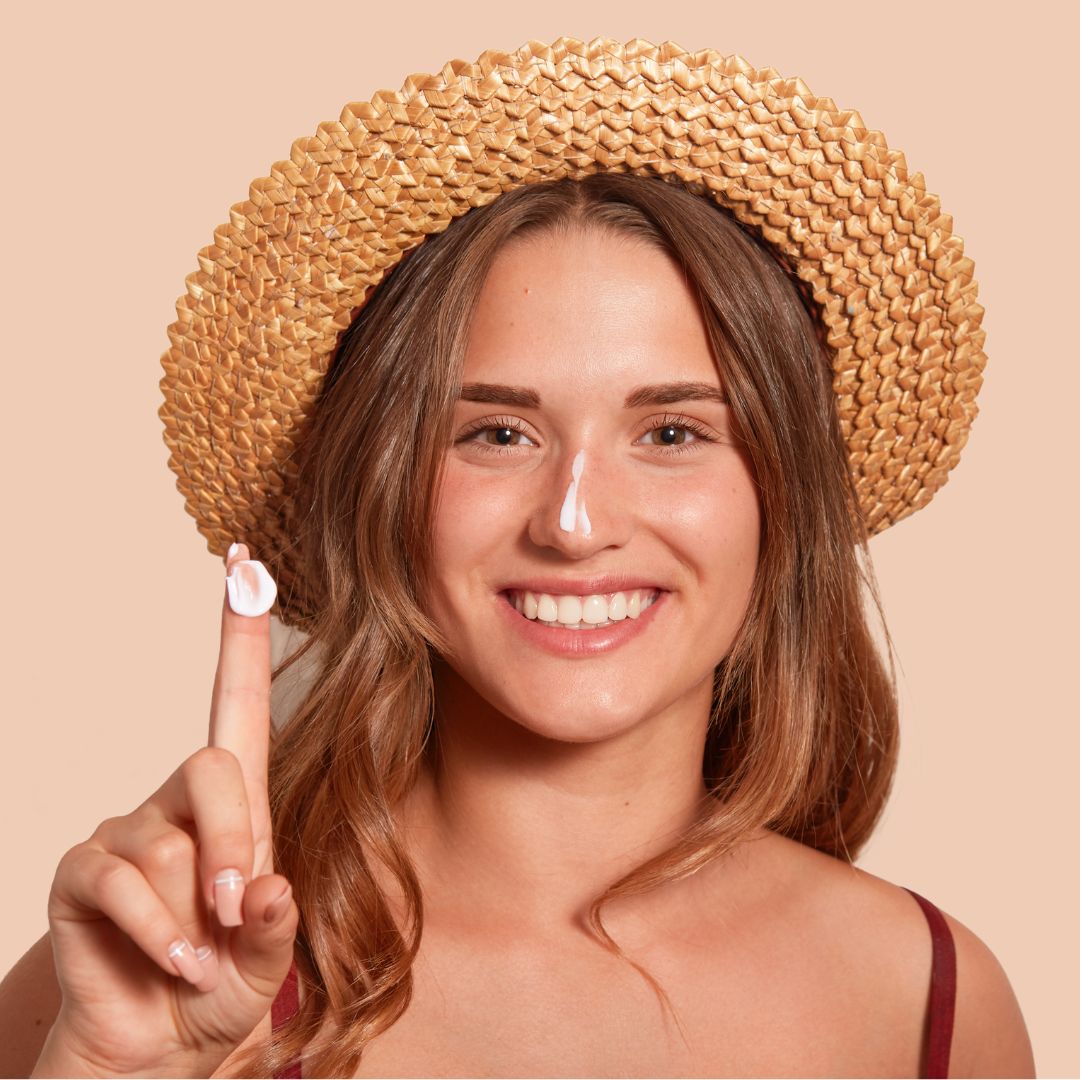 picture of girl applying sunscreen